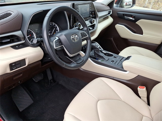 Vehicle image 14 of 32