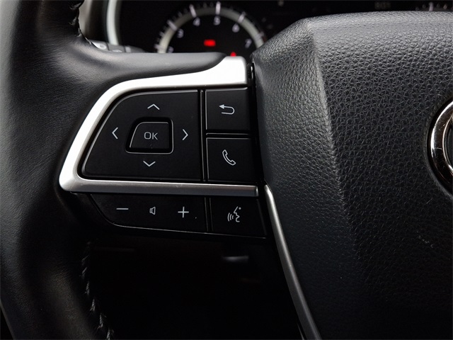 Vehicle image 23 of 32