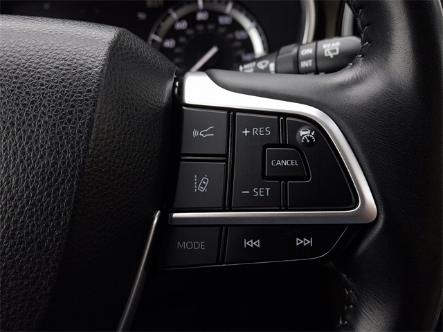 Vehicle image 24 of 32