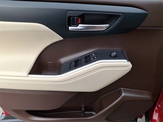 Vehicle image 13 of 32