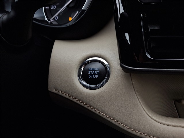 Vehicle image 25 of 32