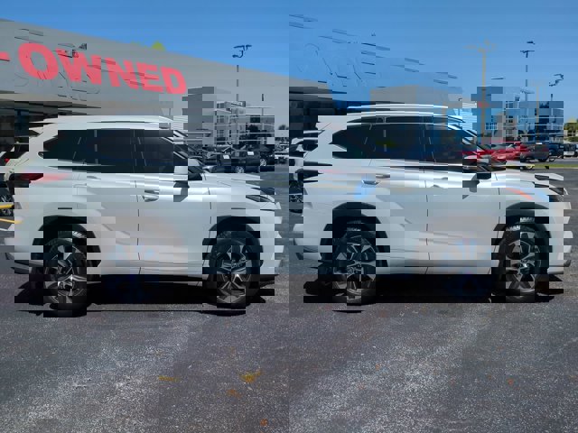 Vehicle image 5 of 29