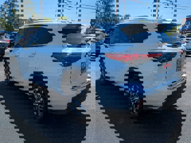 Vehicle image 8 of 29