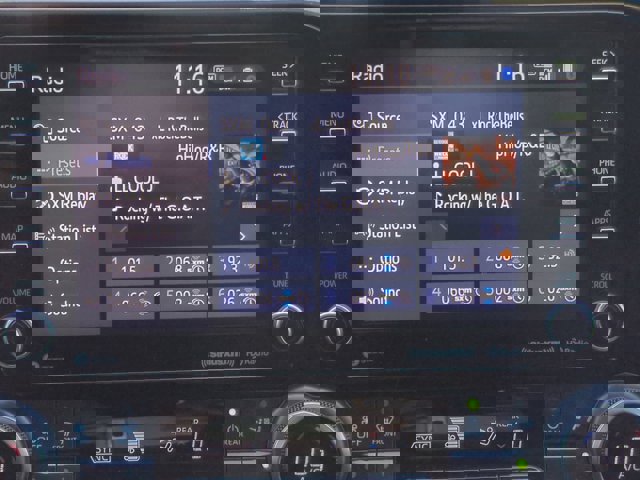 Vehicle image 18 of 29