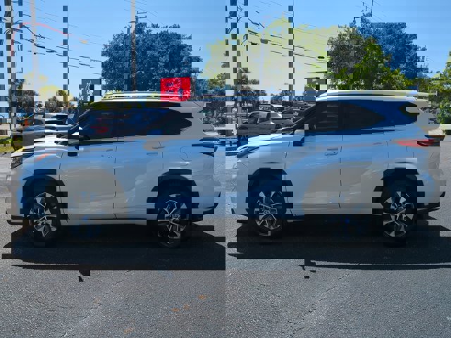 Vehicle image 9 of 29