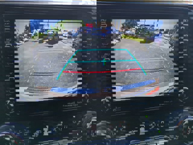 Vehicle image 21 of 29