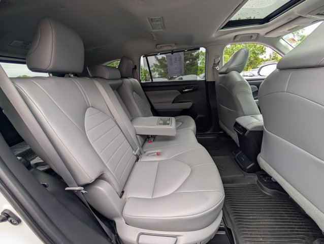 Vehicle image 43 of 47