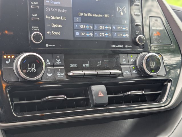 Vehicle image 21 of 47