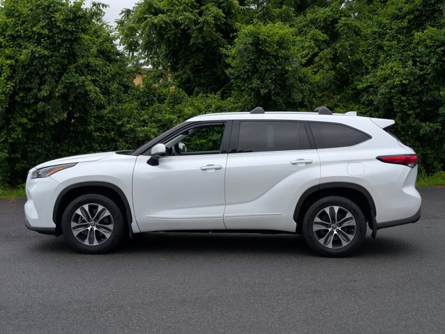 Vehicle image 8 of 47