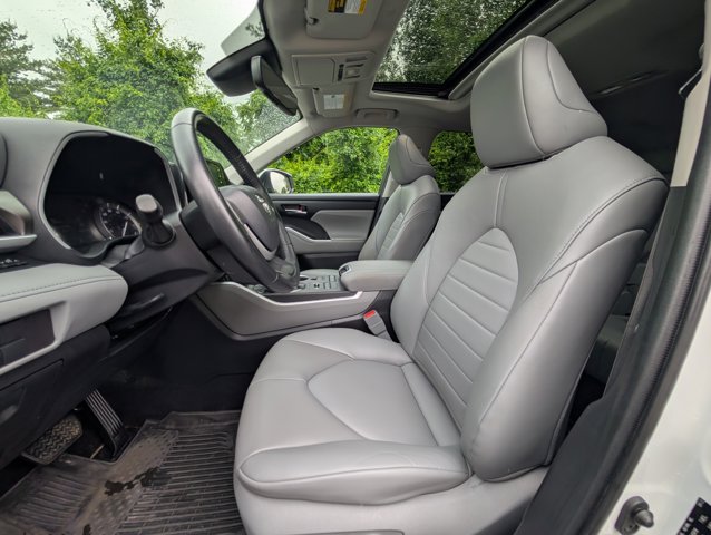 Vehicle image 31 of 47