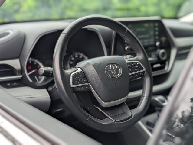 Vehicle image 16 of 47