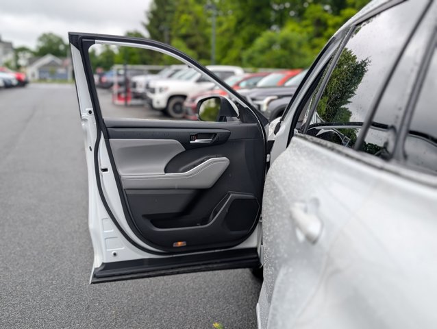 Vehicle image 29 of 47