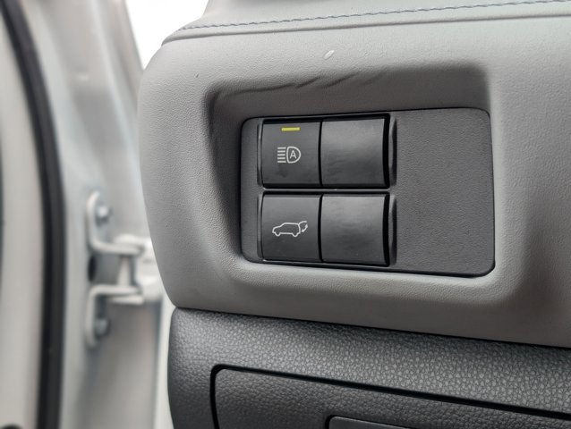Vehicle image 28 of 47