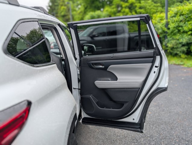 Vehicle image 42 of 47