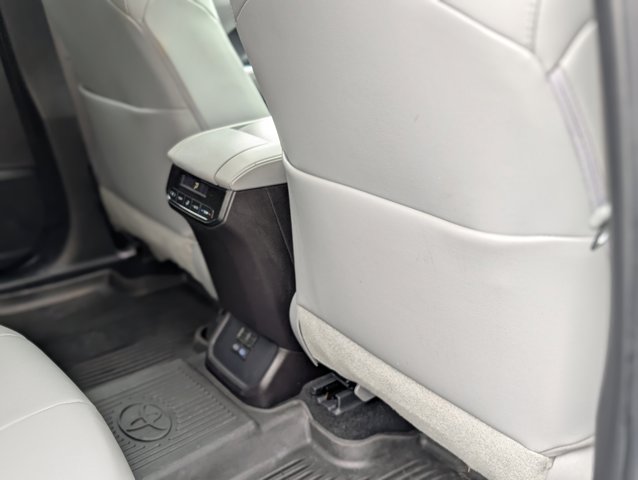 Vehicle image 44 of 47