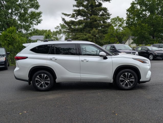 Vehicle image 4 of 47