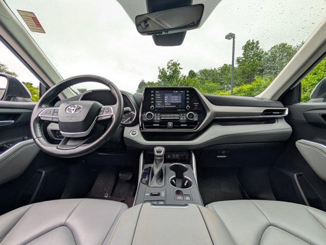 Vehicle image 9 of 47