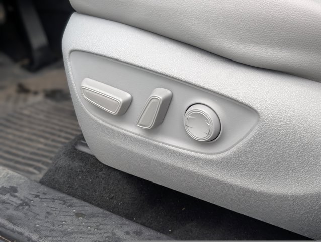 Vehicle image 32 of 47
