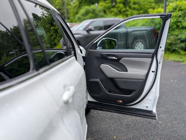 Vehicle image 45 of 47