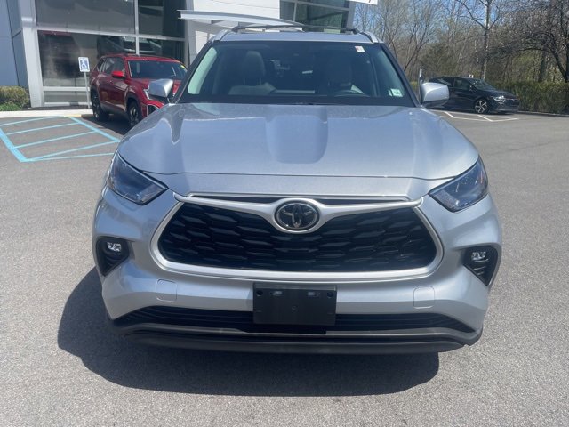 Vehicle image 2 of 28
