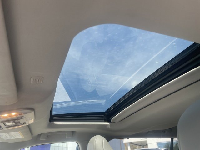 Vehicle image 14 of 28