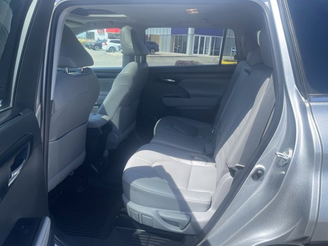 Vehicle image 8 of 28