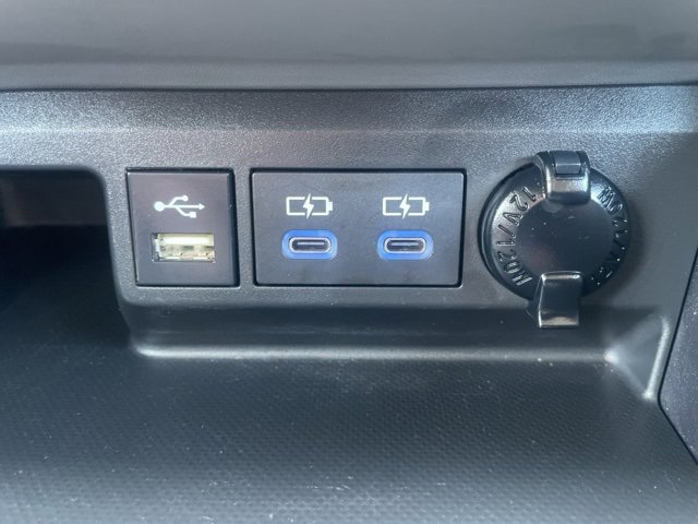 Vehicle image 25 of 28