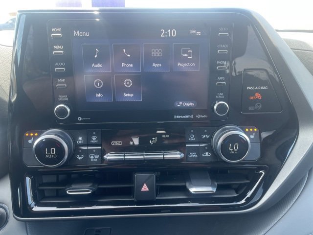 Vehicle image 17 of 28