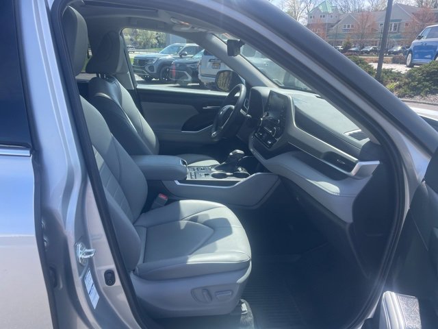 Vehicle image 13 of 28