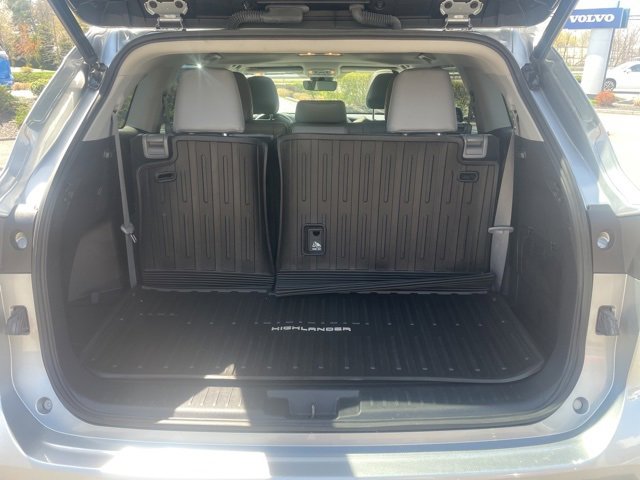 Vehicle image 10 of 28