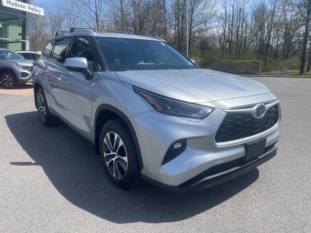 Vehicle image 3 of 28
