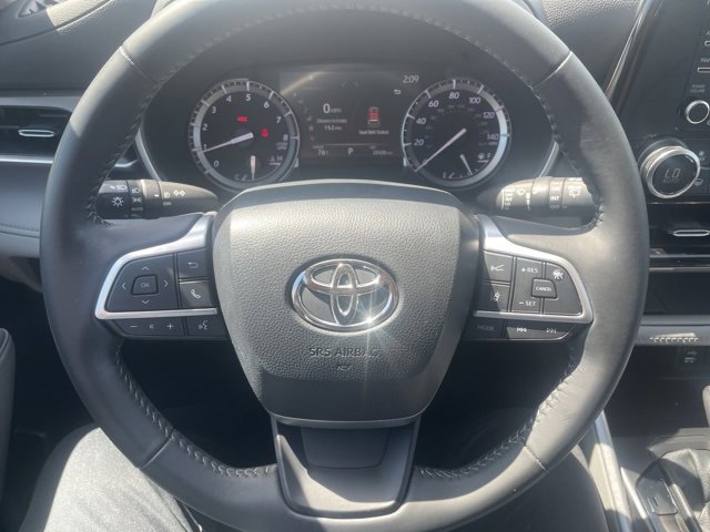 Vehicle image 16 of 28