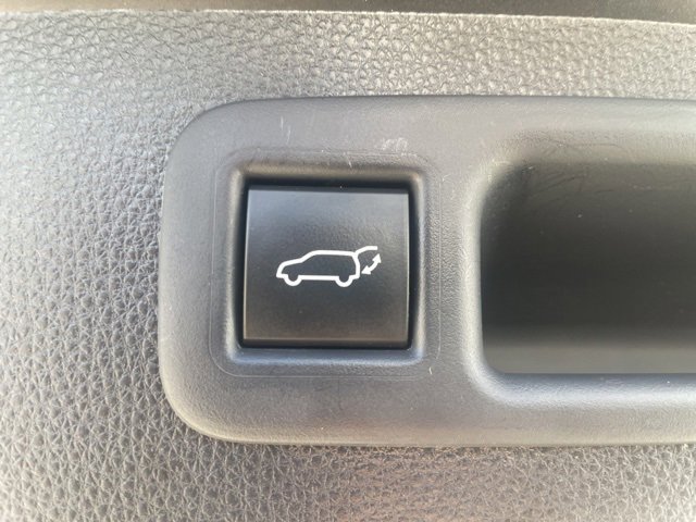 Vehicle image 11 of 28