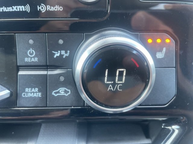 Vehicle image 24 of 28