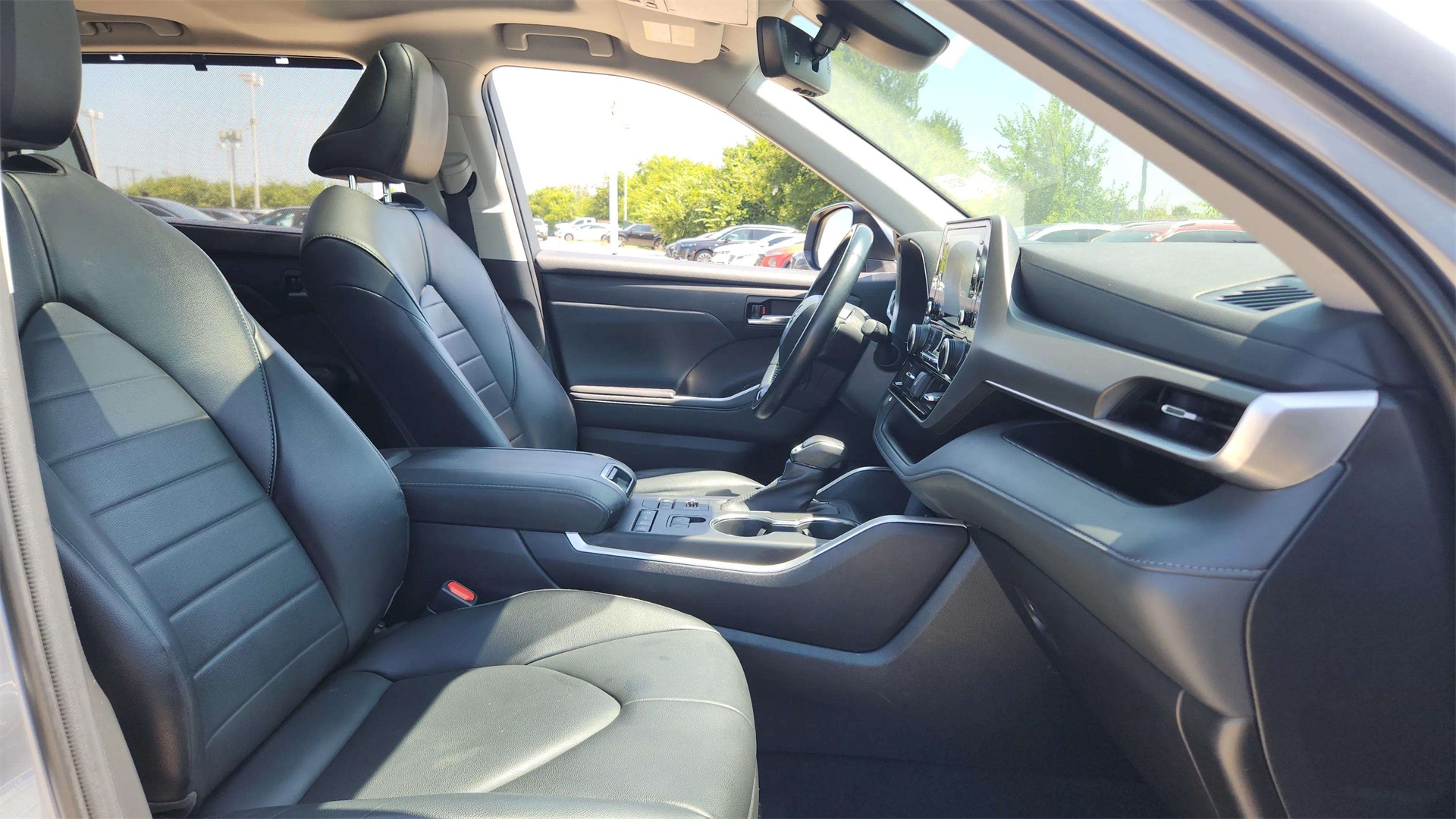 Vehicle image 15 of 39