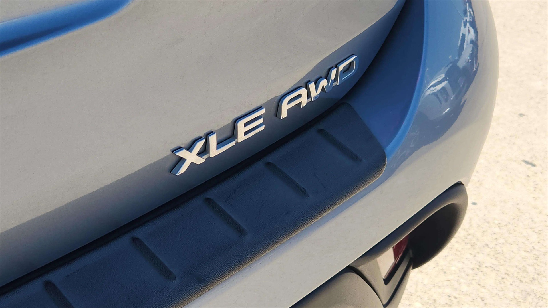 Vehicle image 25 of 39