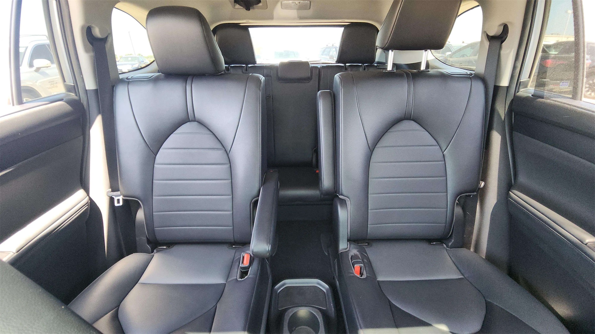Vehicle image 14 of 39
