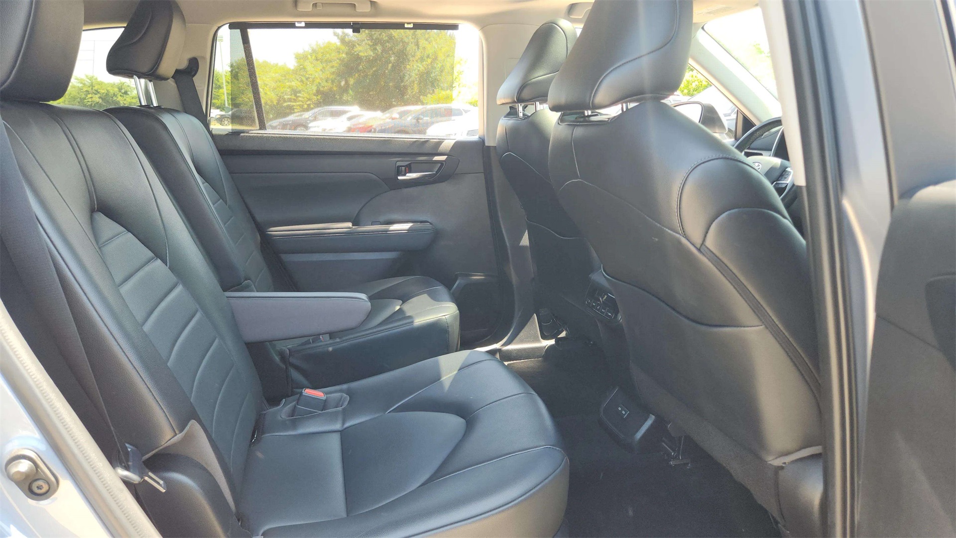 Vehicle image 12 of 39