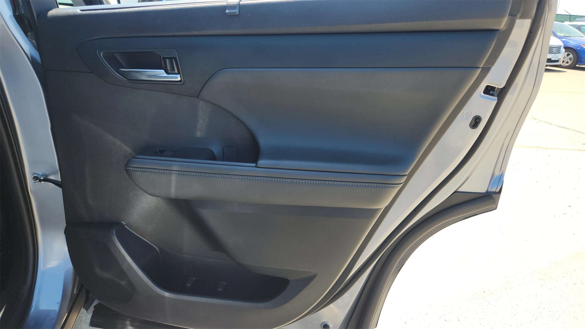Vehicle image 37 of 39
