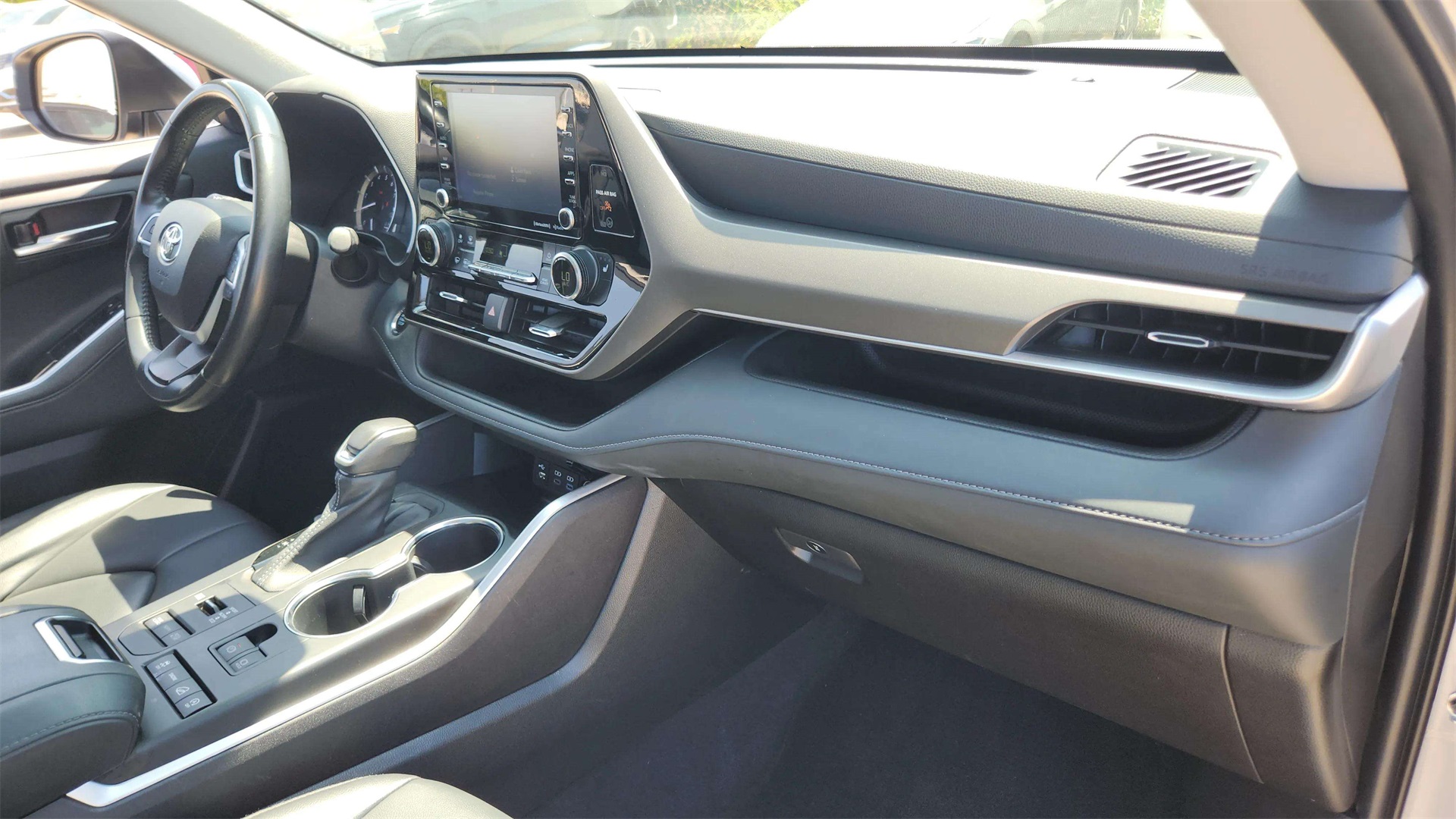 Vehicle image 18 of 39