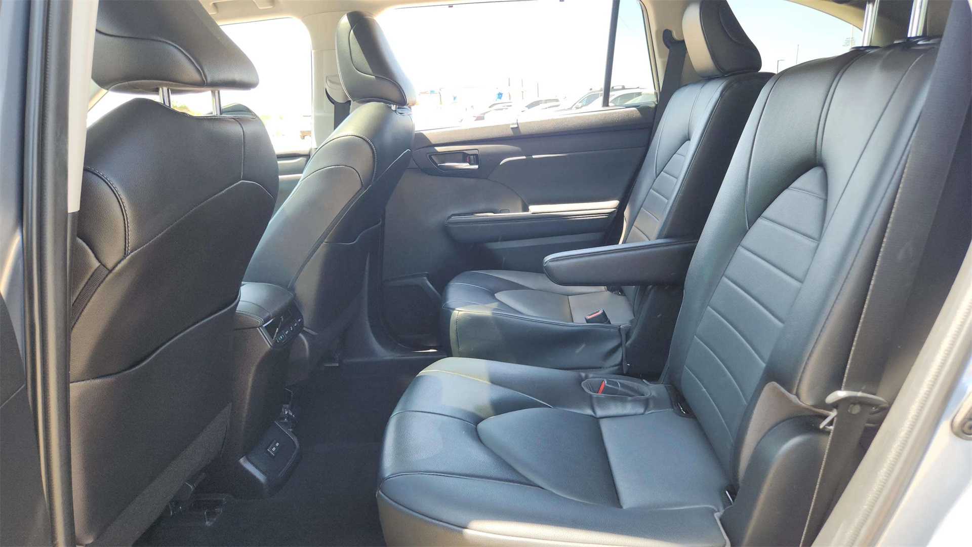 Vehicle image 11 of 39