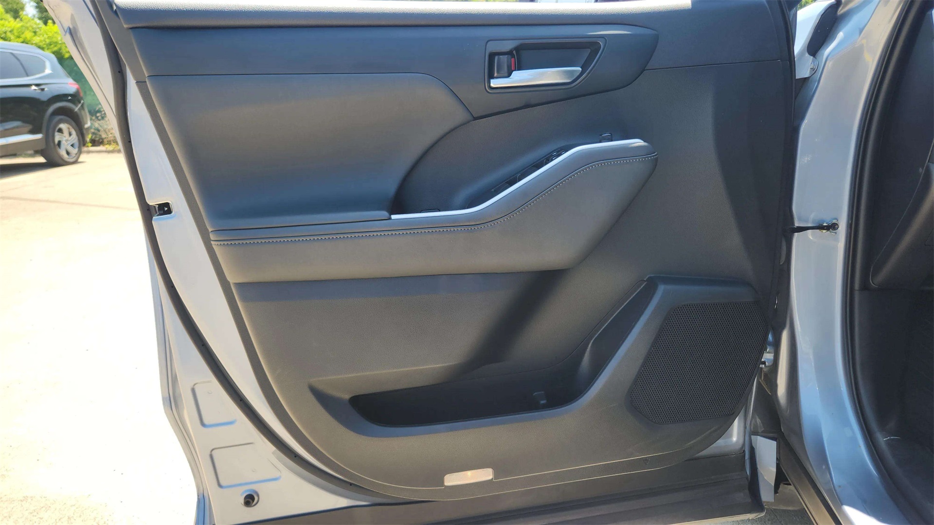 Vehicle image 24 of 39