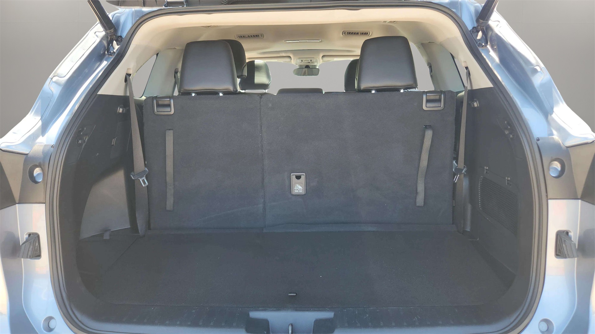 Vehicle image 10 of 39