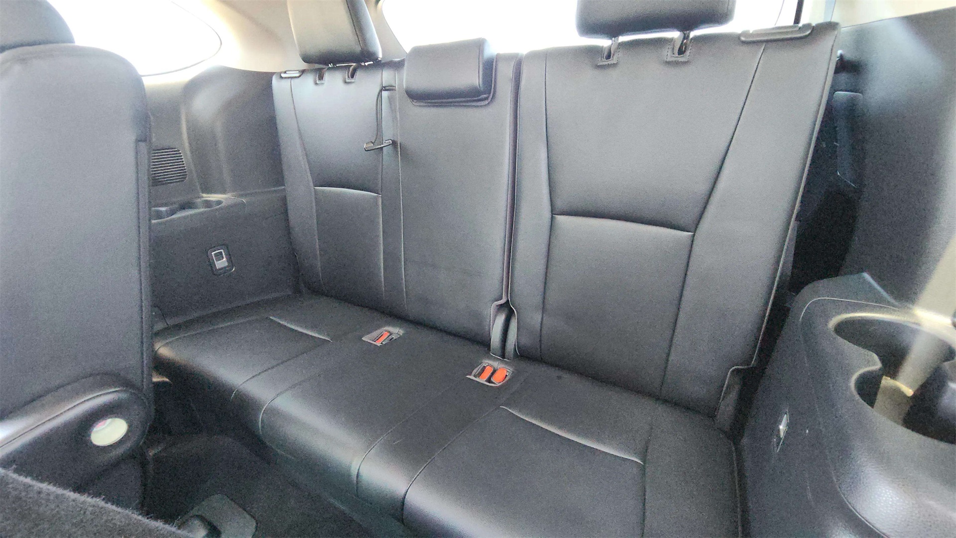 Vehicle image 16 of 39