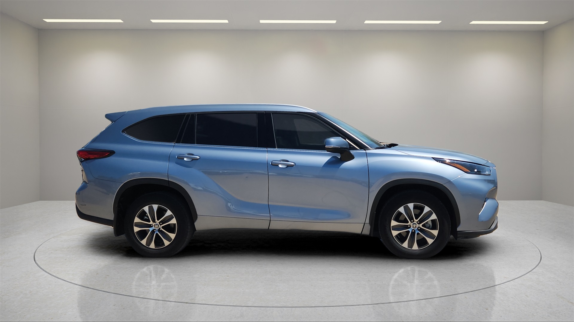 Vehicle image 4 of 39