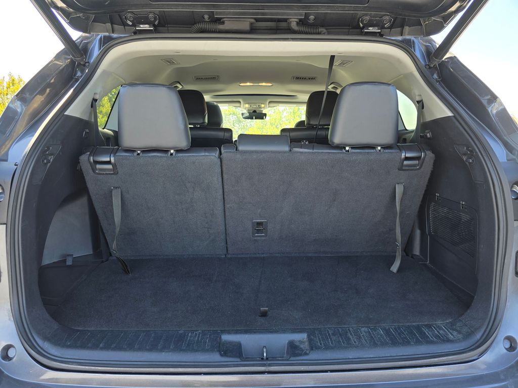 Vehicle image 10 of 31