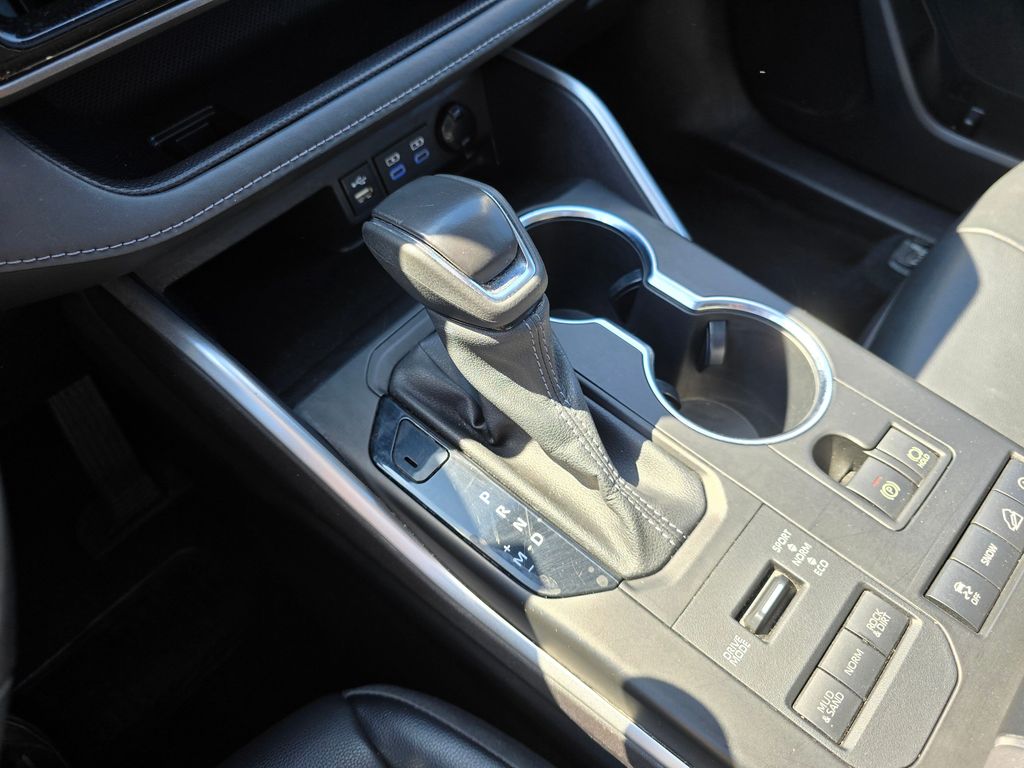 Vehicle image 29 of 31