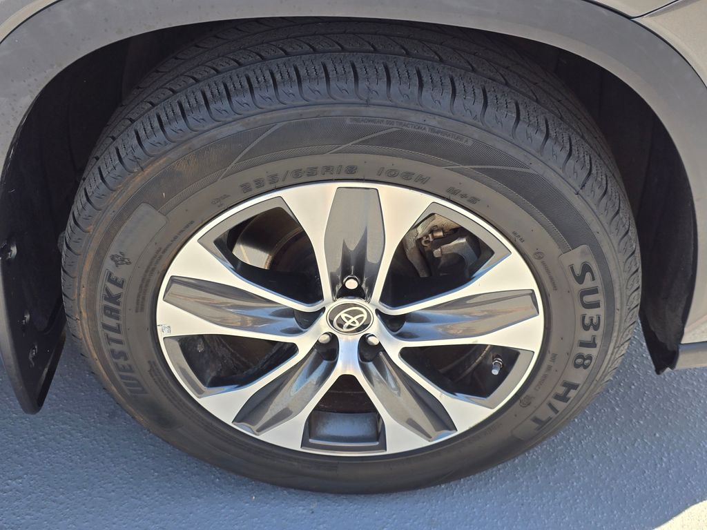Vehicle image 9 of 31