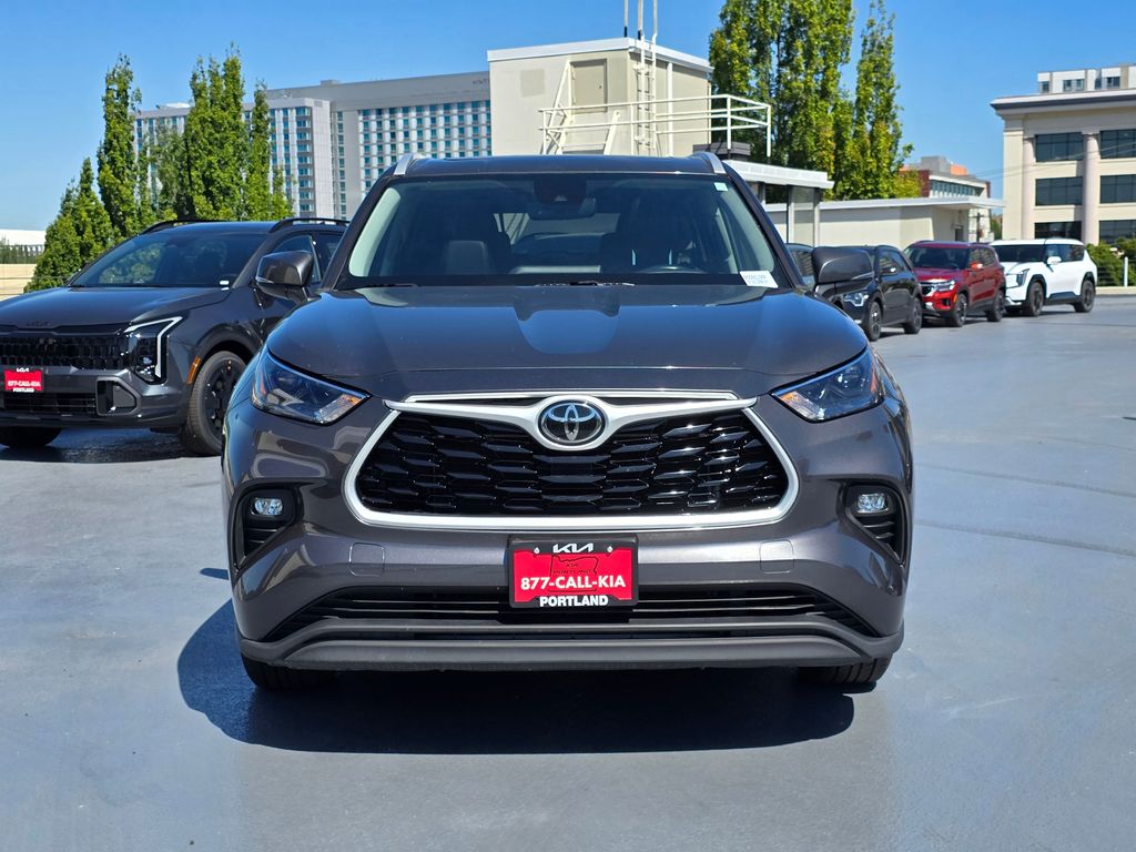 Vehicle image 2 of 31