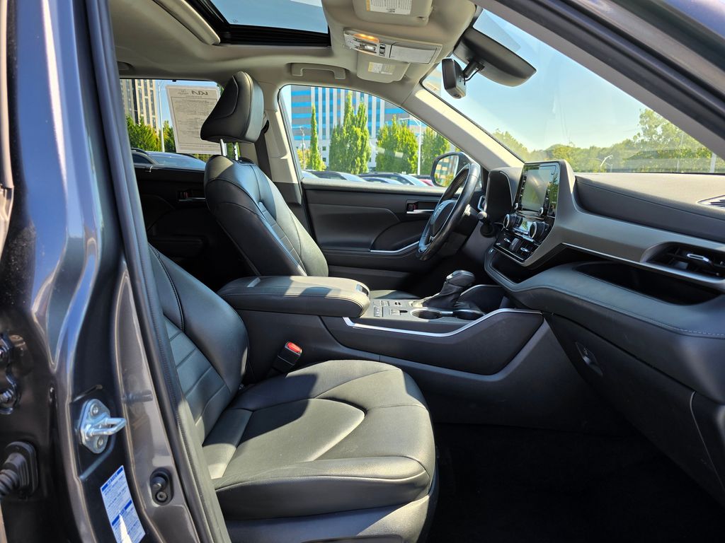 Vehicle image 20 of 31